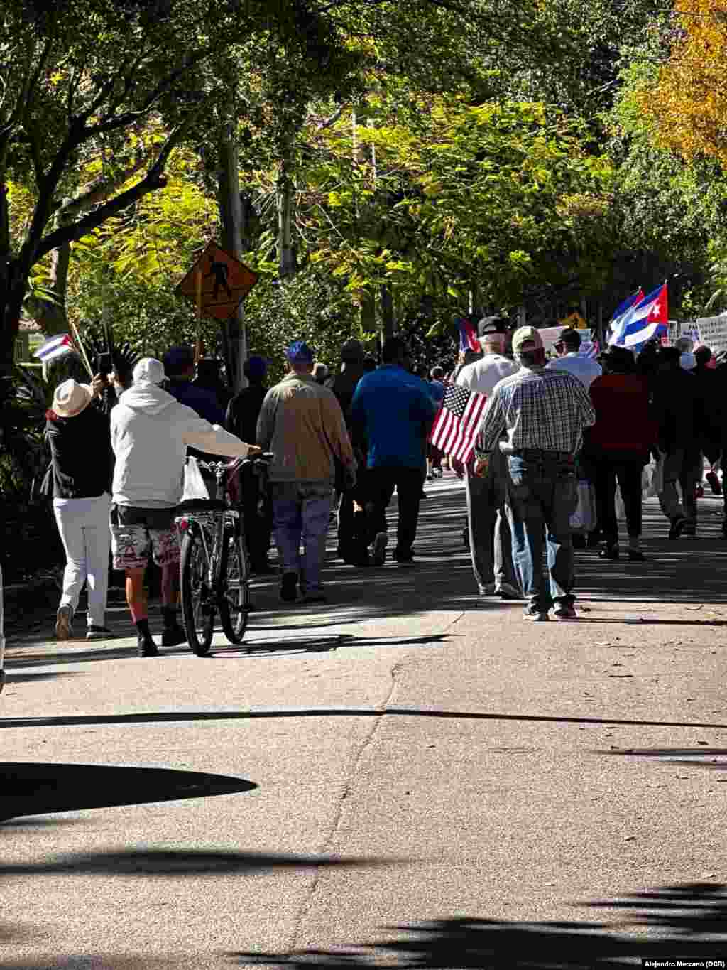 Caminata en Miami en apoyo a los cubanos que protestaron el 17M