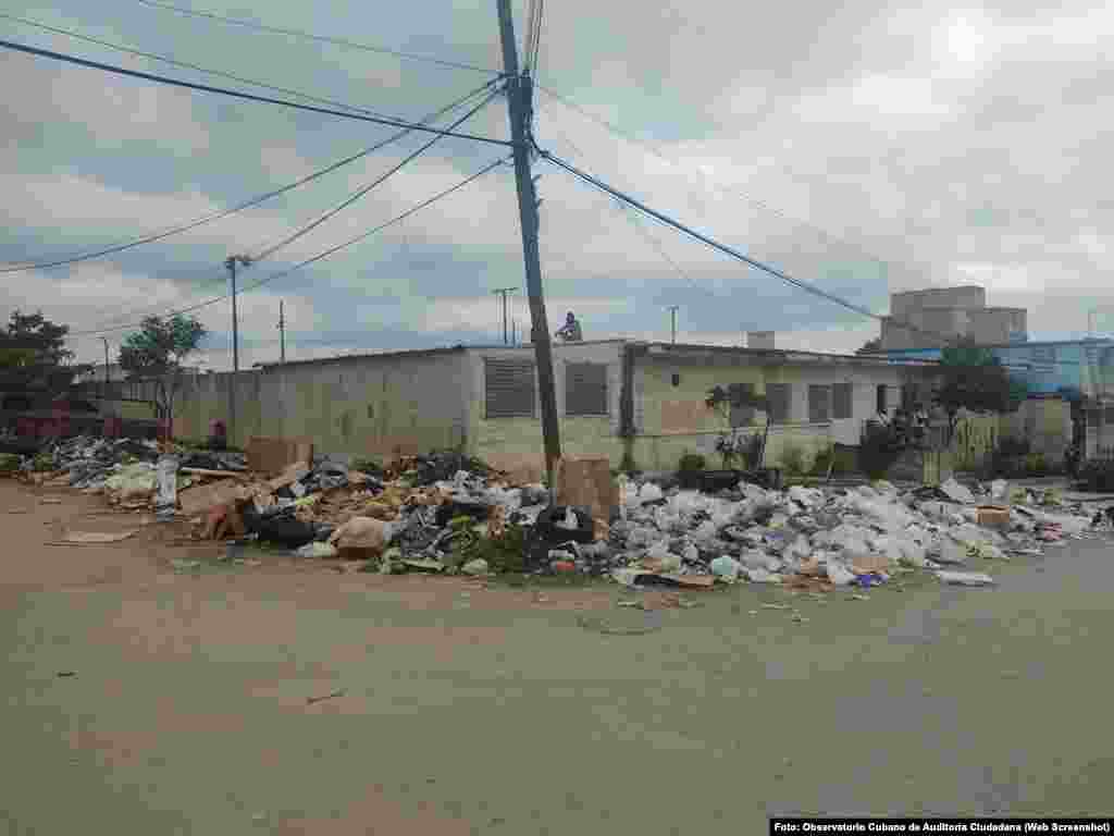 Basurero en Diez de Octubre / Foto: Observatorio Cubano de Auditoría Ciudadana (Informe: La Habana, capital de los desechos)