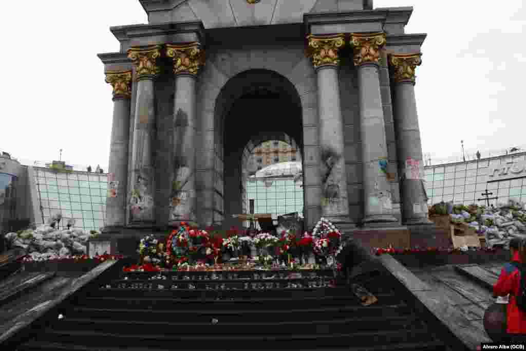 Base del Monumento a la Independencia, donde se colocaron ofrendas a los caídos o Centuria Celestial.