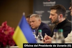 El Presidente Volodymyr Zelenskyy durante una reunión en la Cumbre de la Paz, el 15 de junio de 2024.