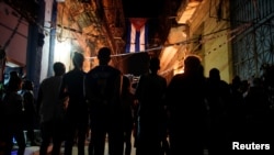 Foto Archivo. Cubanos en una reunión del CDR en septiembre de 2019. Las asambleas de rendición de cuentas han sido postergadas nuevamente ante el creciente malestar popular generado por el paquetazo. REUTERS/Alexandre Meneghini