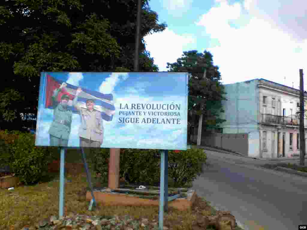 Hermanos Castro en cartel en La Habana.