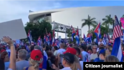 Manifestación frente a la Torre de la Libertad, Miami, el 17 de julio de 2021