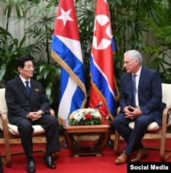 El gobernante cubano Miguel Díaz-Canel junto al nuevo embajador de Corea del Norte en La Habana, Han Su Chol (@DiazCanelB/X)